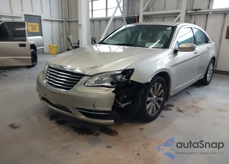 2014 Chrysler 200 Touring z USA, uszkodzony, nr VIN 1C3CCBBB2EN185021